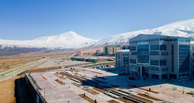 Iğdır Üniversitesinden ‘Türkiye’m evinde kal’ videosu