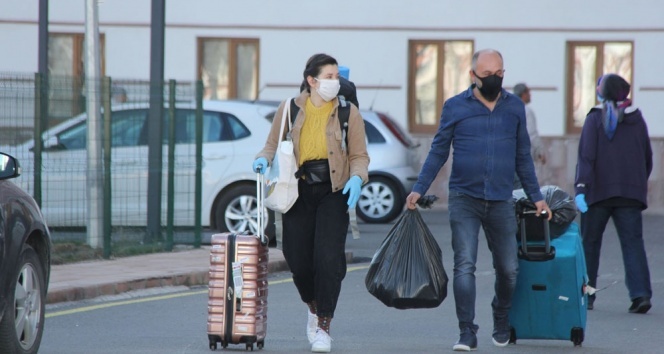 Karantina süresi dolan öğrenciler Sivas’tan ayrılıyor