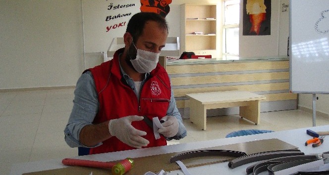 Kızıltepe Gençlik Merkezinde yüz korucusu siper üretiliyor