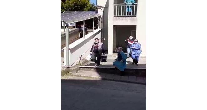 Alaplı’da koronavirüs tedavisi biten 2 hasta, alkışlarla uğurlandı