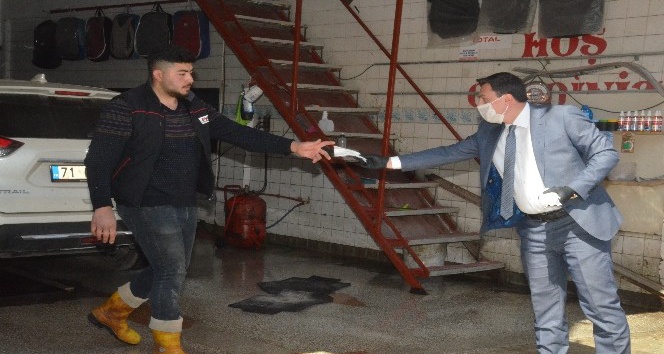 Sanayide koruyucu maske dağıtıldı