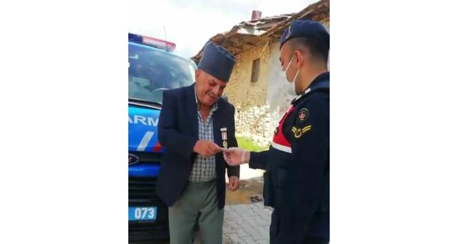 Kıbrıs Gazisi emekli maaşından 500 TL’yi kampanyaya bağışladı