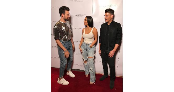 Serhat Şen Avrupa’da yeni salonlarını ünlü simalar ile açtı