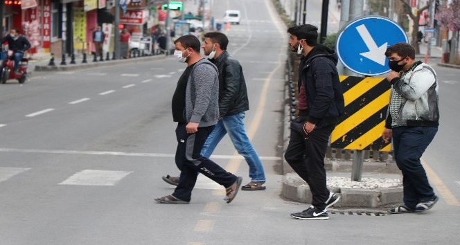 Korona virüse karşı sosyal mesafe kuralını hiçe saydılar