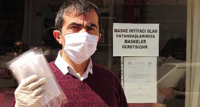 Esnaftan vatandaşa ücretsiz maske