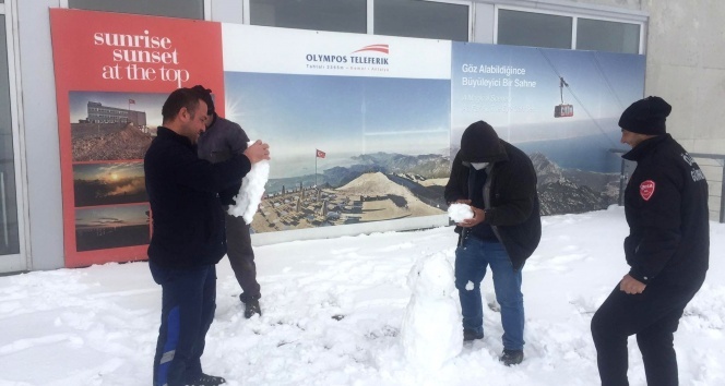 Antalya’nın 2 bin 365 metre zirvesine kar düştü