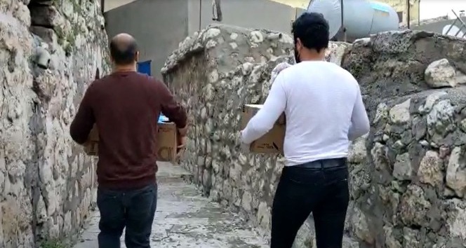 Mardinli yardımseverlerden ihtiyaç sahibi ailelere destek