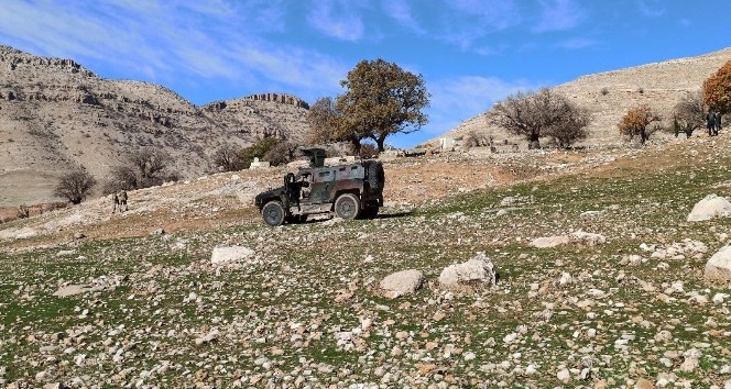 Mardin’de teröristlere ait yaşam malzemesi ele geçirildi