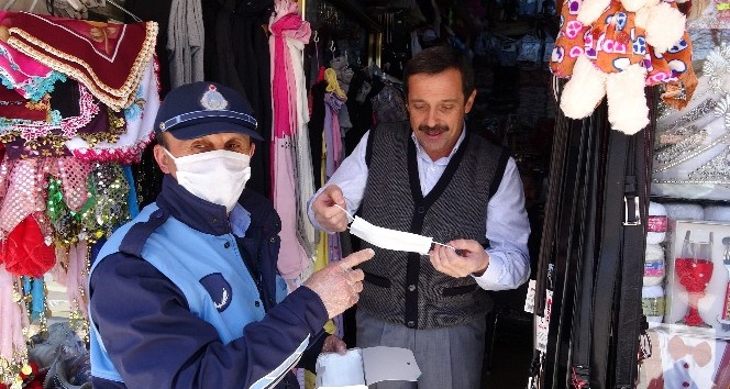 Tokat’ta vatandaşa maske dağıtımı yapıldı