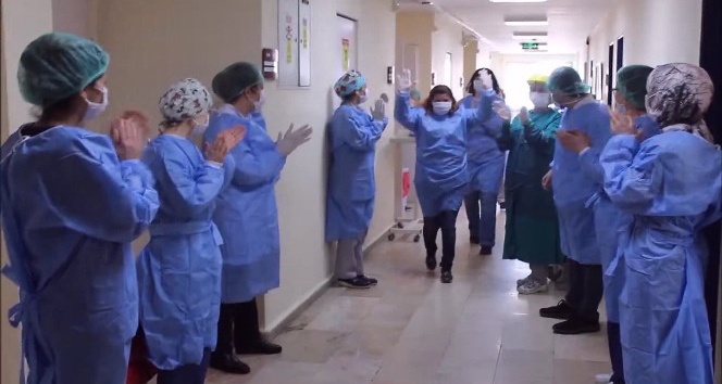 Alkışlar eşliğinde taburcu oldular