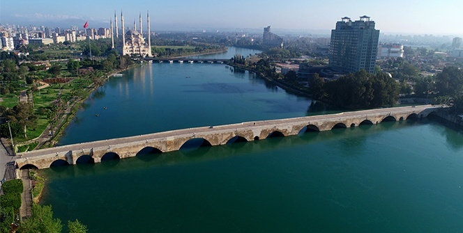 Adana’da sokaklar ve yollar boşaldı, kent hayalet şehre döndü