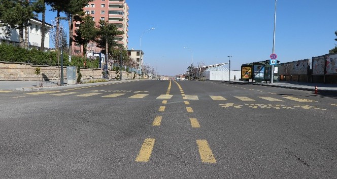 Nevşehir’de sokağa çıkma yasağı yok ama caddeler boş kaldı