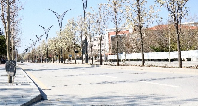 Sokağa çıkma yasağının olmadığı Kırşehir’de sokaklar bomboş