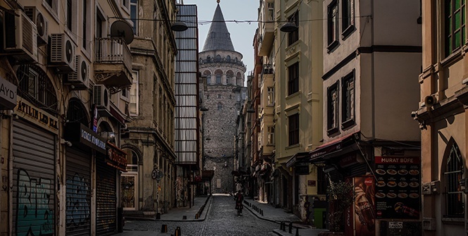 1500 yıllık Galata Kulesi yalnız kaldı