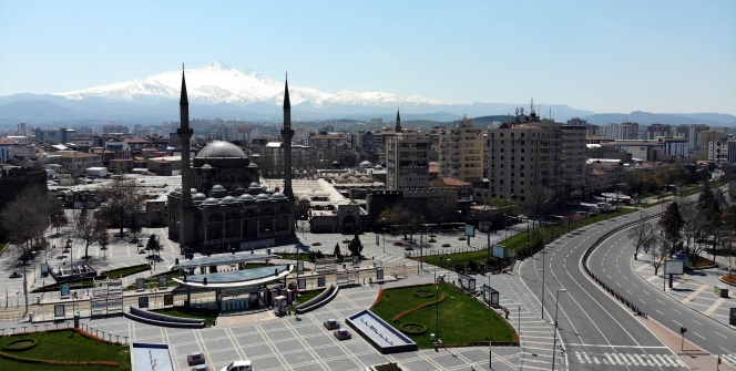 Havadan boş meydanlar böyle fotoğraflandı