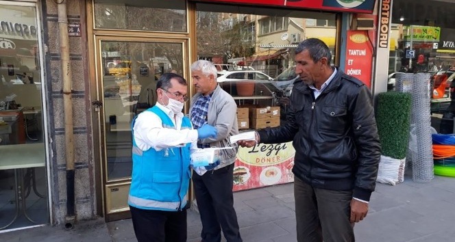 Sağlık Bakanlığınca gönderilen maskelerin günlük olarak dağıtımına başlandı