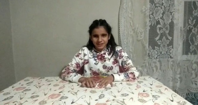 Siirt’te görme engelli Esra Nur yılda 15 kitap okuyor