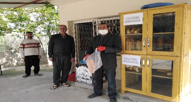Bu bakkalda ekmek bedava