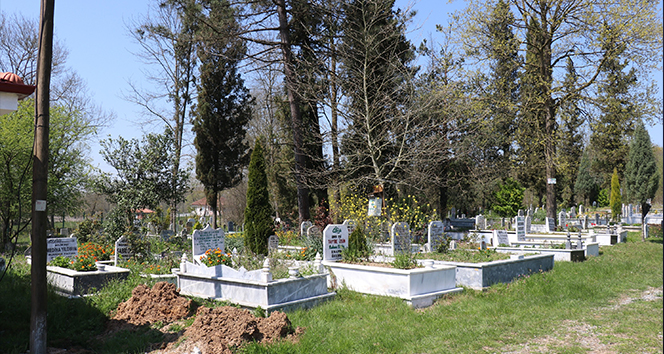 Koronayı yenip beyin kanamasından ölen Resmiye nine son yolculuğuna uğurlandı