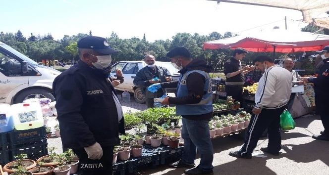 Kilis’te maske ve eldiven dağıtıldı