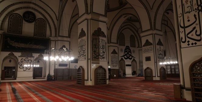 621 yıllık tarihi Ulu Cami'deki sessizlik böyle görüntülendi