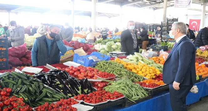 Kırşehir Valisi İbrahim Akın, Pazar yerinde denetim yaptı