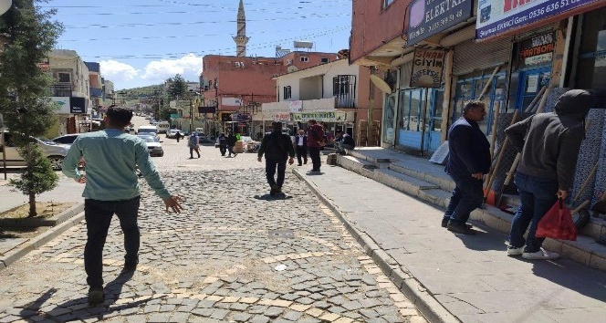 Mardin’de yasak kalktı, vatandaşlar tedbir almadan sokağa koştu