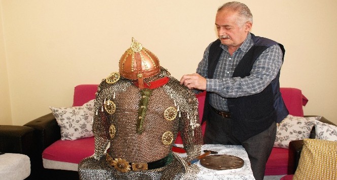 Sokağa çıkması yasaklandı, evinde zırh üretmeye başladı