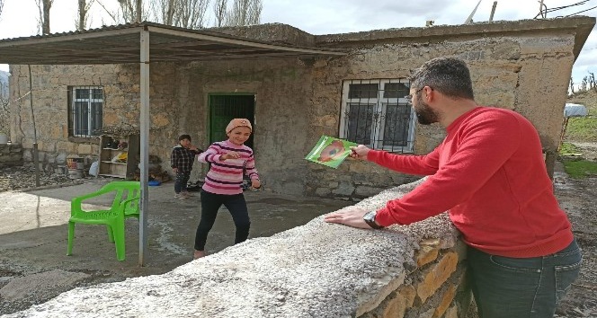 Öğretmenler Ev Ev Dolaşıp Öğrencilerine Kitap Dağıttı Şırnak