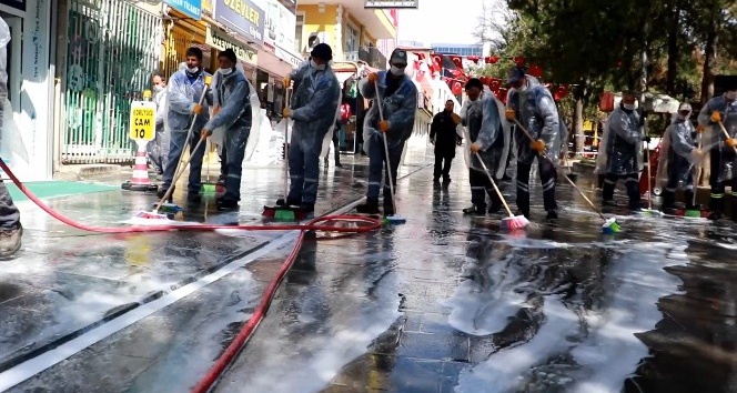 Osmanlı marşlı ’dezenfekte’ klibi ilgi gördü