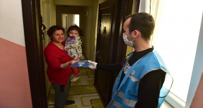 Kepez Belediyesi yıkanabilir maske dağıtıyor