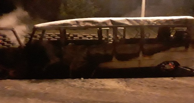 Yalova’da minibüs alev alev yandı