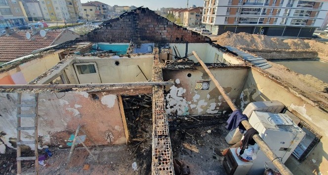 Başkan Kazım Kurt�tan Evi Yanan Sağlık Emekçisine Yardım Eli Eskişehir
