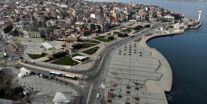 Korona virüs sonrası sessizliğe bürünen Üsküdar Meydanı havadan görüntülendi