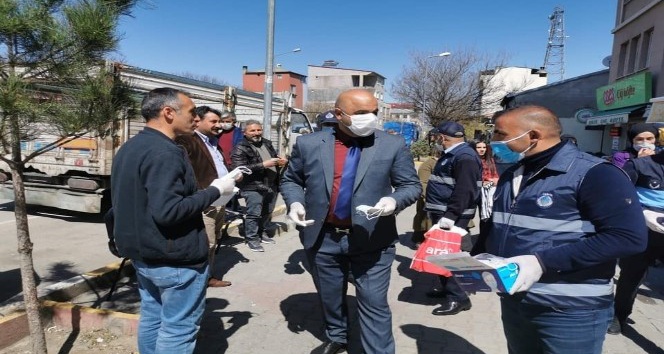 Tuzluca Belediyesi maske ve eldiven dağıttı