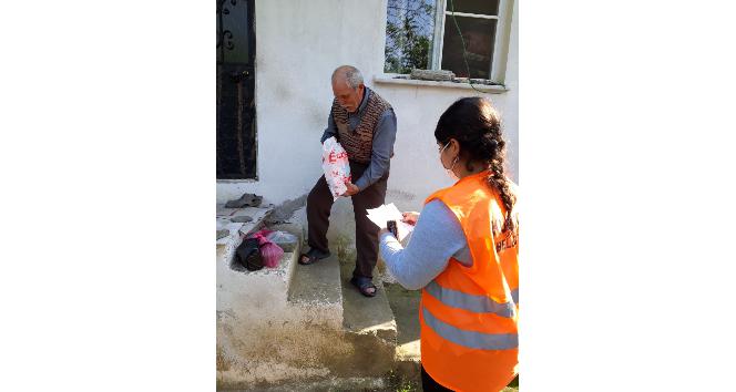 Kuyucaklı yaşlı çift kampanyaya bağışta bulundu