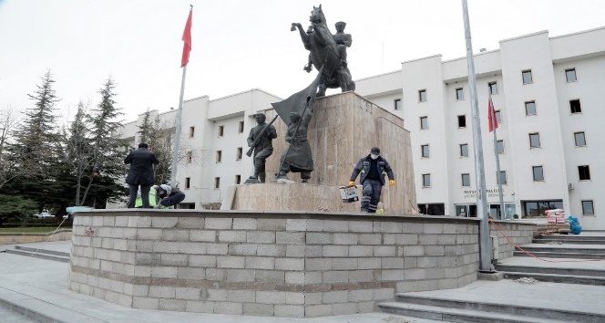 Hükümet Konağı önünde bakım ve yenileme çalışmaları sürüyor
