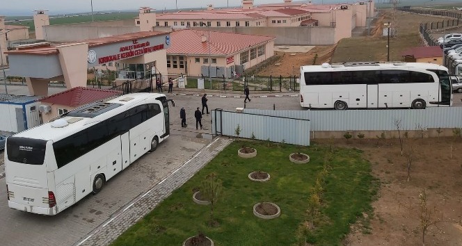 Cezaevlerinden tahliyeler başladı
