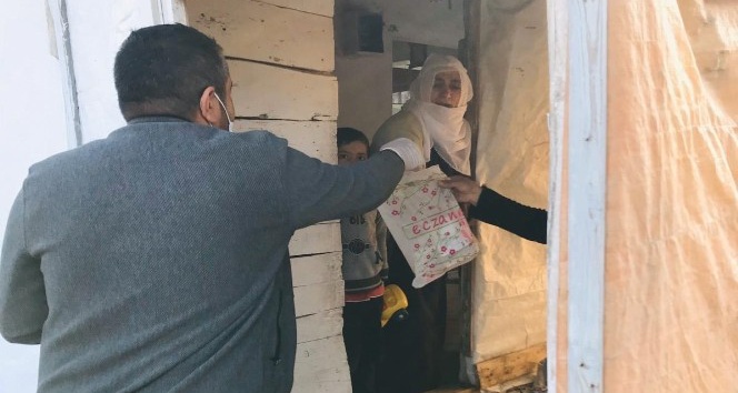 Karlıova’da Vefa Sosyal Destek Grubu köy köy gezip ihtiyaçları karşılıyor