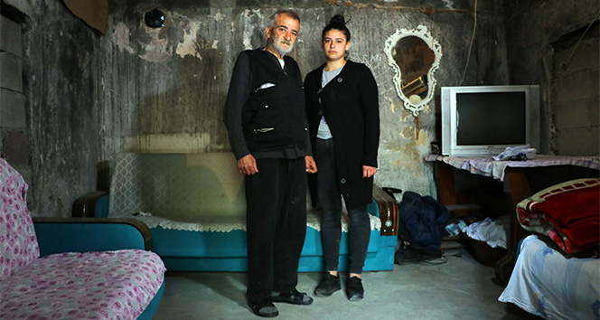 18 yaşındaki Lütfiye, yanmış çinkolu evde hasta babasına bakmaya çalışıyor