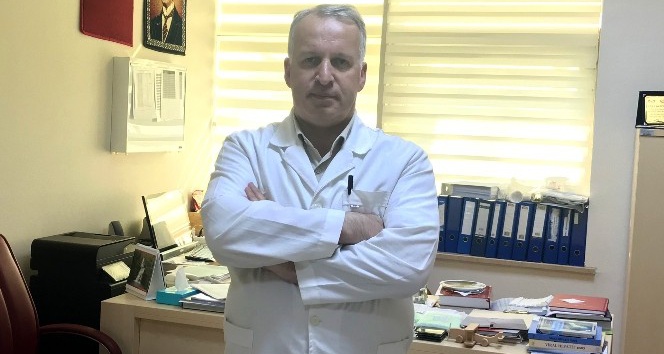 Uzmanından ’evde kal’ uyarısı: "Korona virüs gördüğünü değil, değdiğini sobeliyor"