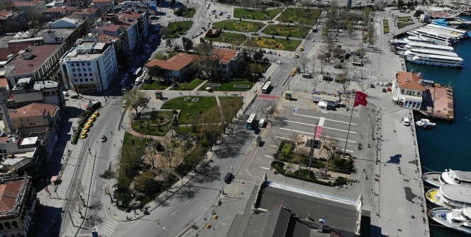 Sokağa çıkma yasağı öncesi Kadıköy Meydan havadan görüntülendi