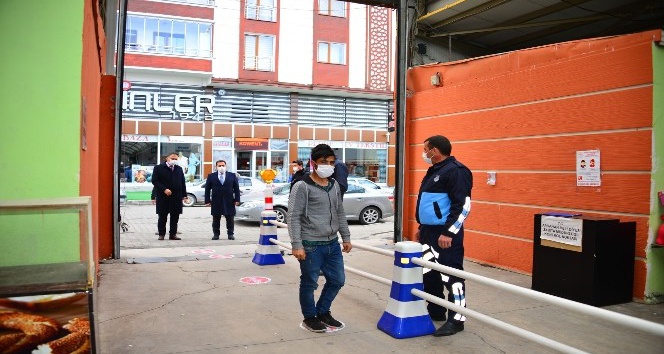 Vali Mustafa Masatlı, Korona virüs tedbirleri kapsamında kapalı halk pazarını denetledi