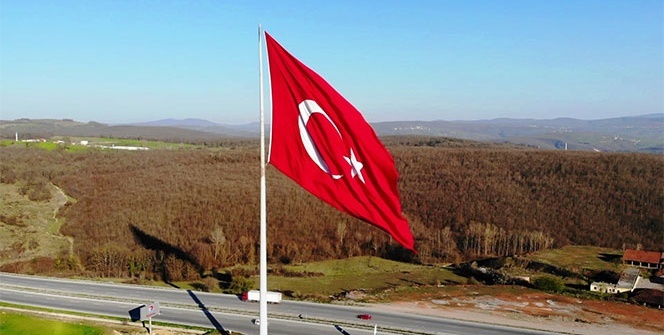 Türkiye’nin en büyük bayrağı Samsun'da dalgalanıyor