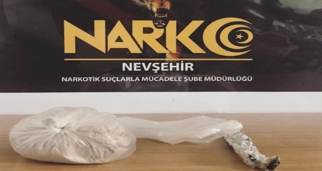 Uyuşturucu ticareti yapan 2 kişi tutuklandı