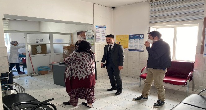 Belediye ekipleri, aşı günü gelen bebeği aşıya götürdü