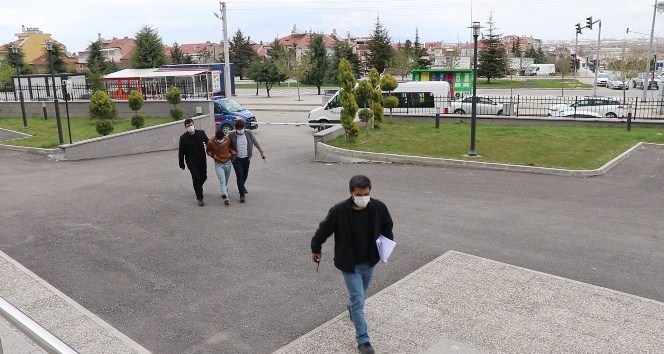 Karaman’da bıçaklama olayına karışan baba ile oğlu tutuklandı