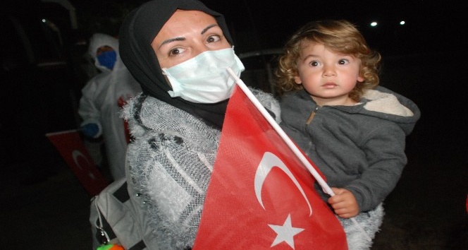 Hollanda’dan gelen minik Ömer Halis’in karantina süreci başladı