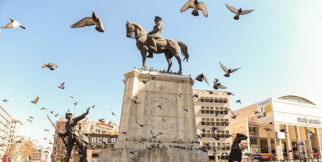 Boş kalan Ankara sokakları İHA foto muhabirinin objektifine böyle yansıdı