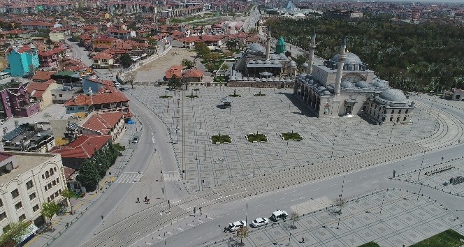 Konya’da boş cadde ve sokaklar havadan görüntülendi